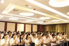 逆勢上揚，再創(chuàng)輝煌—新思路裝飾召開年中工作